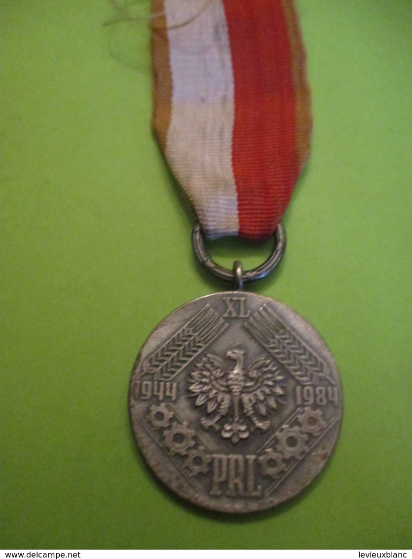 Médaille Du 40éme  Anniversaire Du PRL / POLOGNE/ Walka Praca Socializm/ 1984     MED368 - Autres & Non Classés