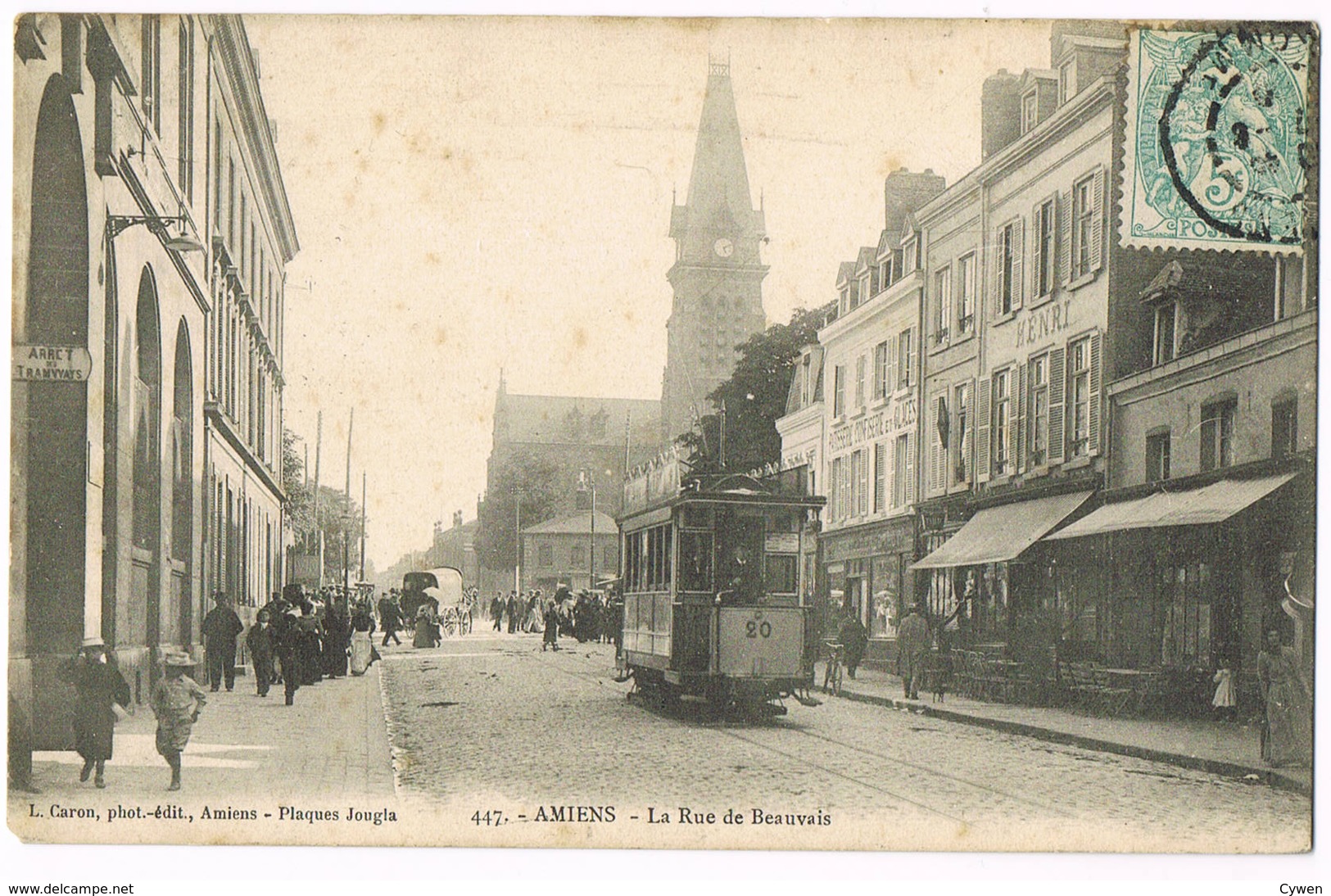 447 Amiens - La Rue De Beauvais - Animée - Tramway 20 - Foule - Café ? - Patisseries Confiseries Et Glaces - Circulé - Amiens