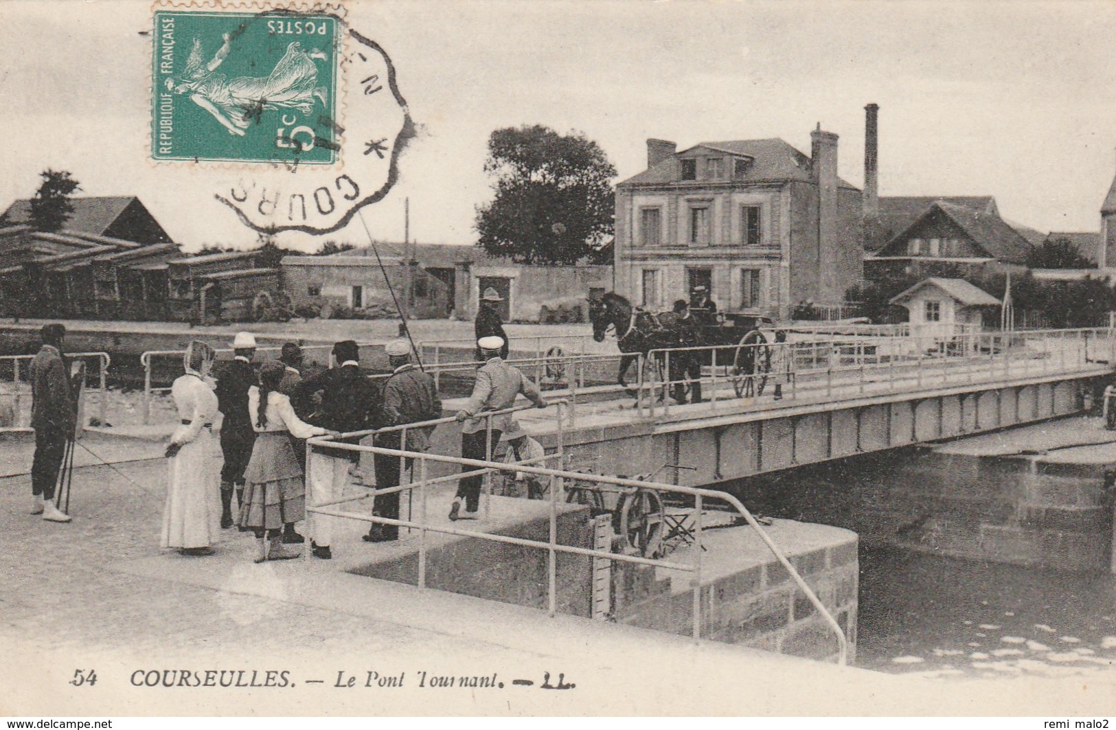 CARTE POSTALE    COURSEULLES 14  Le Pont Tournant - Courseulles-sur-Mer