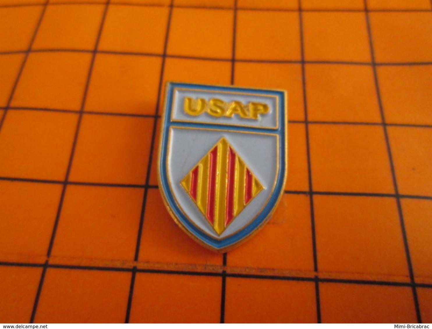 610e Pin's Pins / Beau Et Rare / THEME : AUTRES / BLASON CLUB USAP PERPIGNAN - Autres & Non Classés