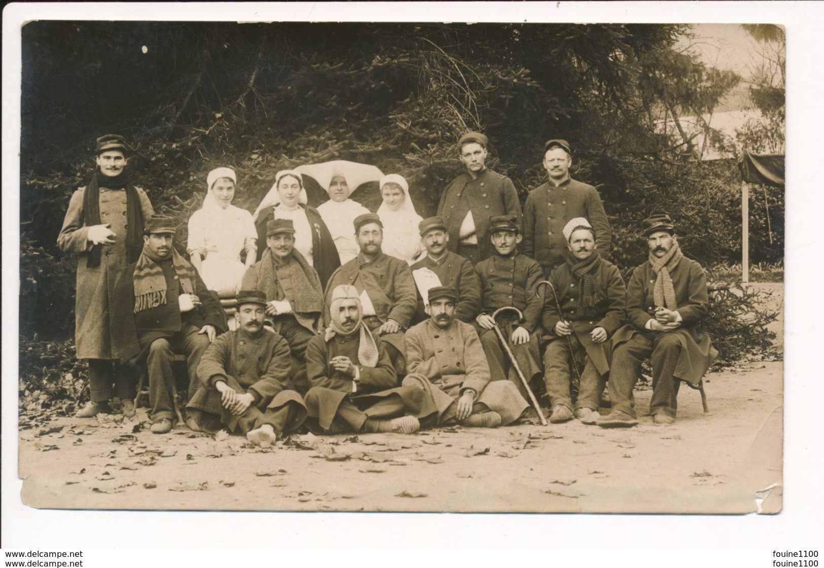 Carte Photo Militaire à Identifier ( Blessés De Guerre ) Hôpital Militaire Non Localisé ( Infirmière ) Mauvais état - Heimat