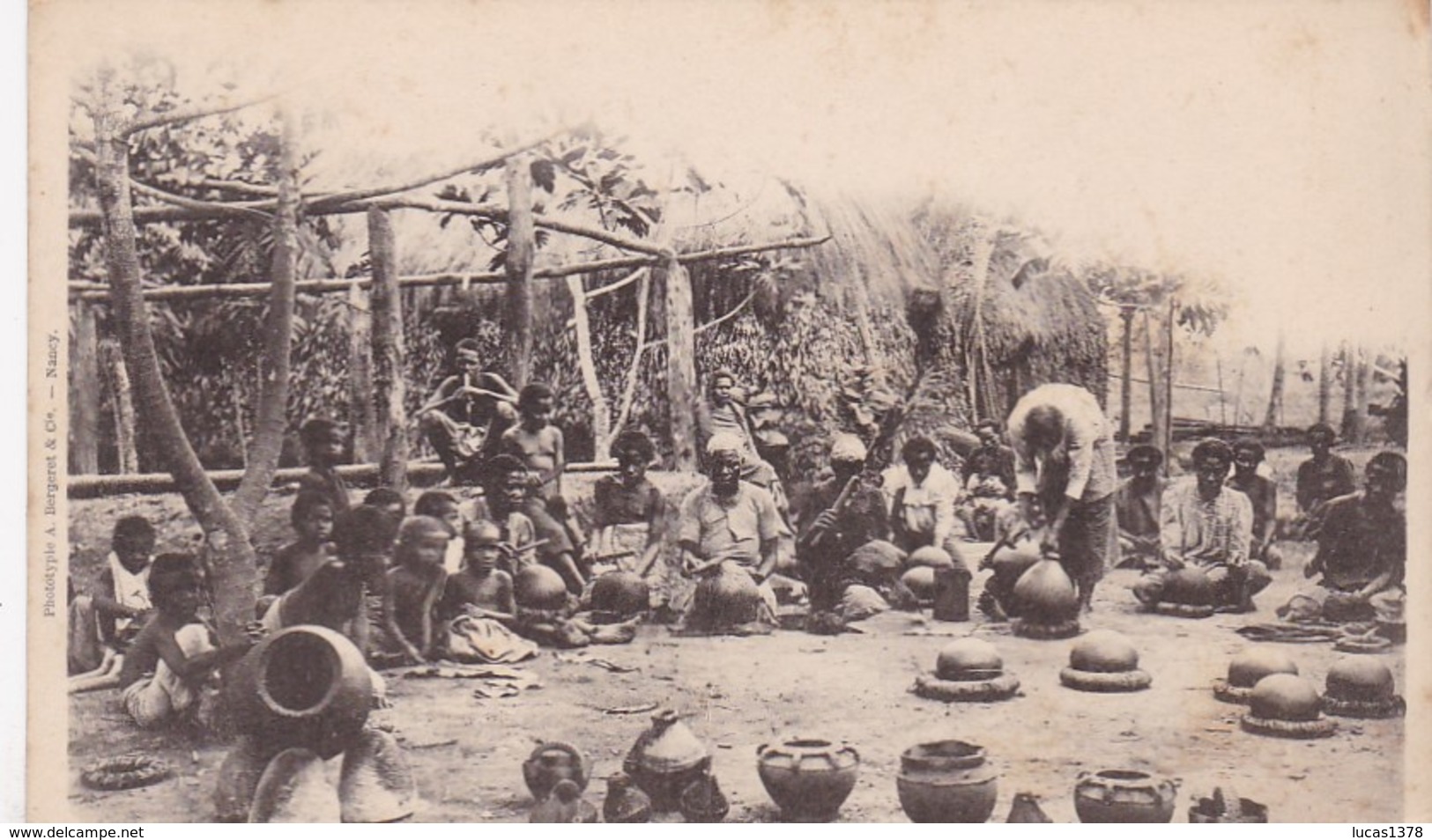 CPA ARCHIPEL FIDJI FEMMES INDIGÈNES FABRIQUANT DES MARMITES ET DES GARGOULETTES / PRECURSEUR - Fidschi