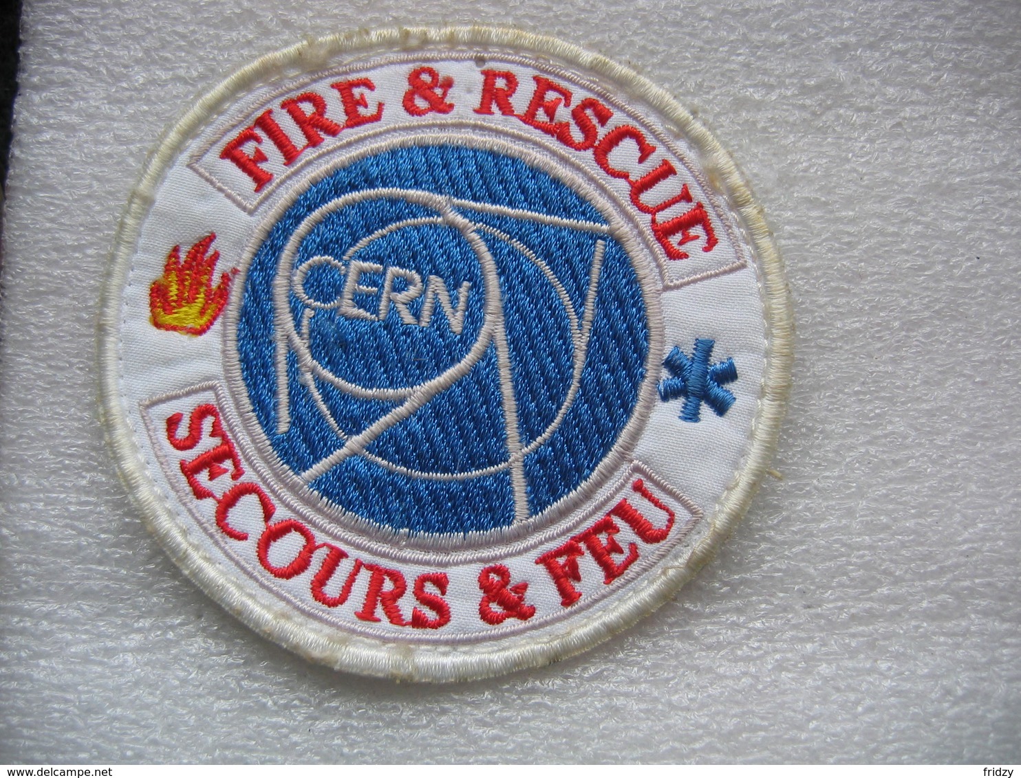 Ecusson Tissu Des Pompiers Du CERN (Conseil Européen Pour La Recherche Nucléaire). Fire & Rescue, Secours & Feu - Ecussons Tissu