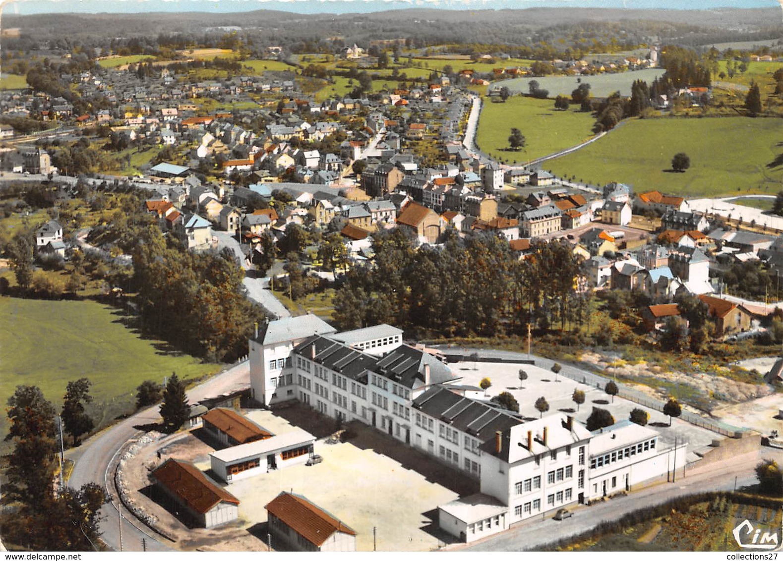 19-USSEL-VUE AERIENNE LE GROUPE SCOLAIRE - Ussel