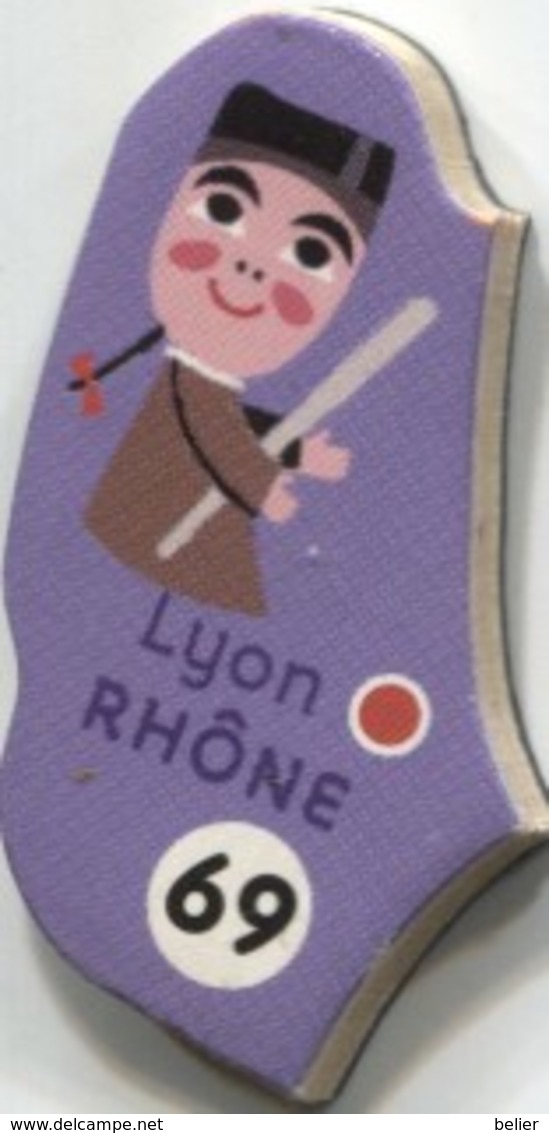 MAGNET LYON RHONE N° 69 - Magnets