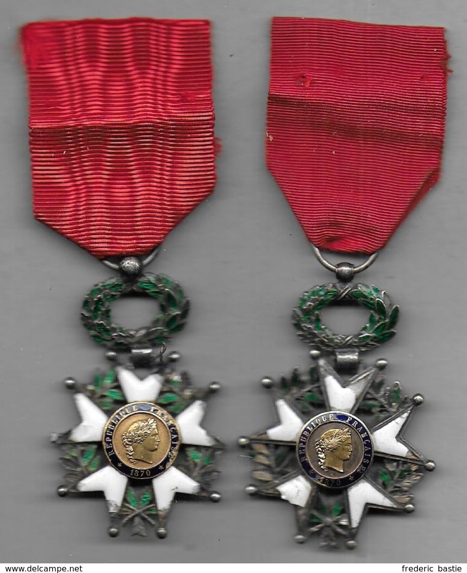 2 Médailles - Légion D' Honneur En Argent  ( En Mauvais état ) - Andere & Zonder Classificatie