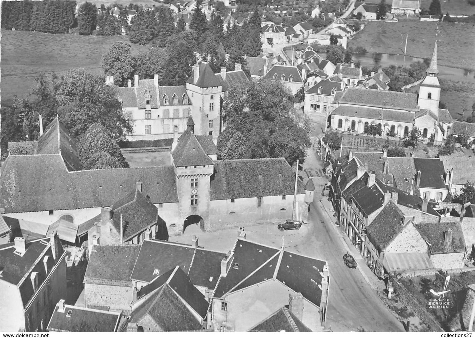 23-MAINSAT- LE CHATEAU ET LA GRANDE RUE VUE DU CIEL - Other & Unclassified