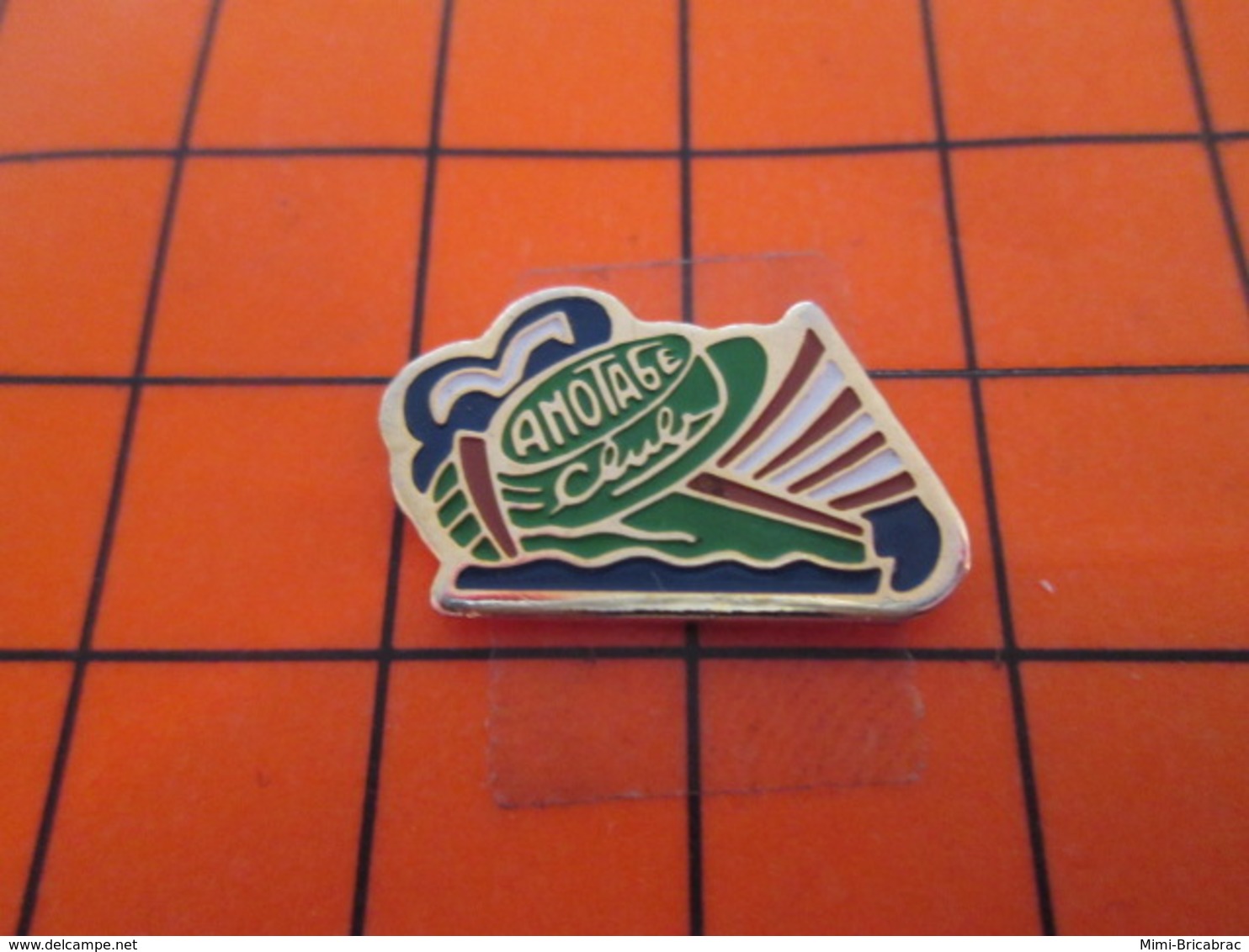 820 Pin's Pins / Beau Et Rare / THEME : SPORTS / CLUB CANOTAGE BARQUE RAME - Canoa