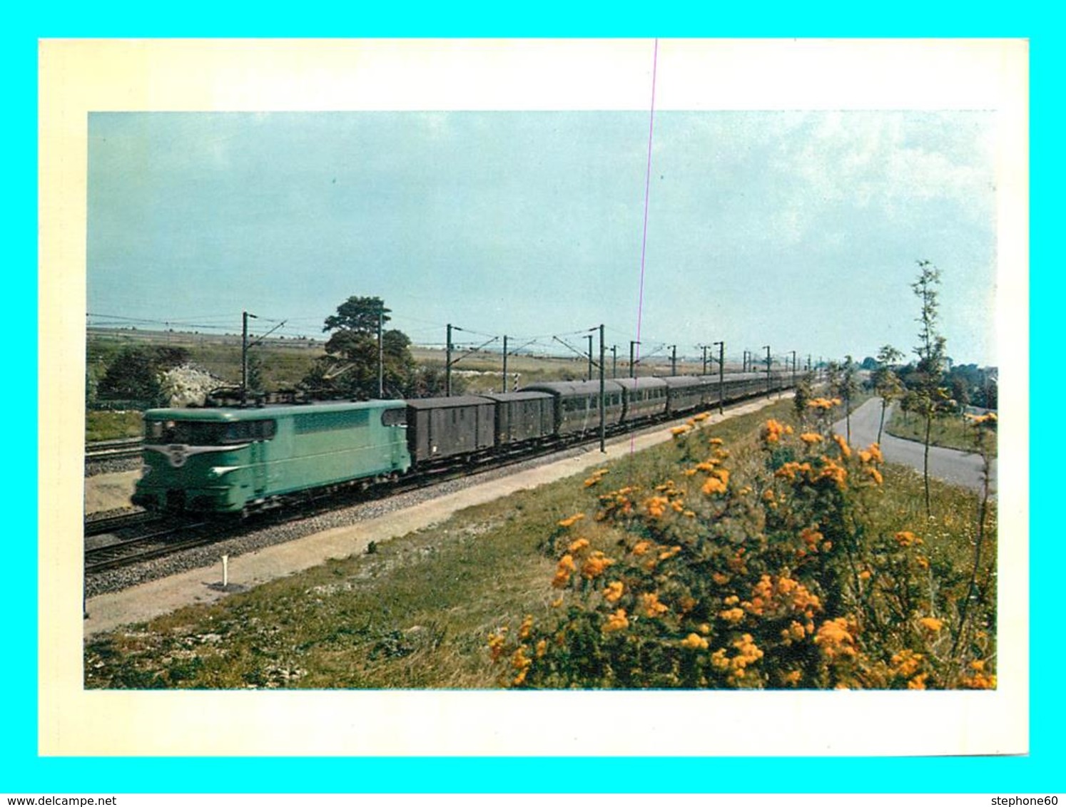 1lo - a207   Lot de 85 Cartes La Vie du Rail ( Train - Chemin de Fer )