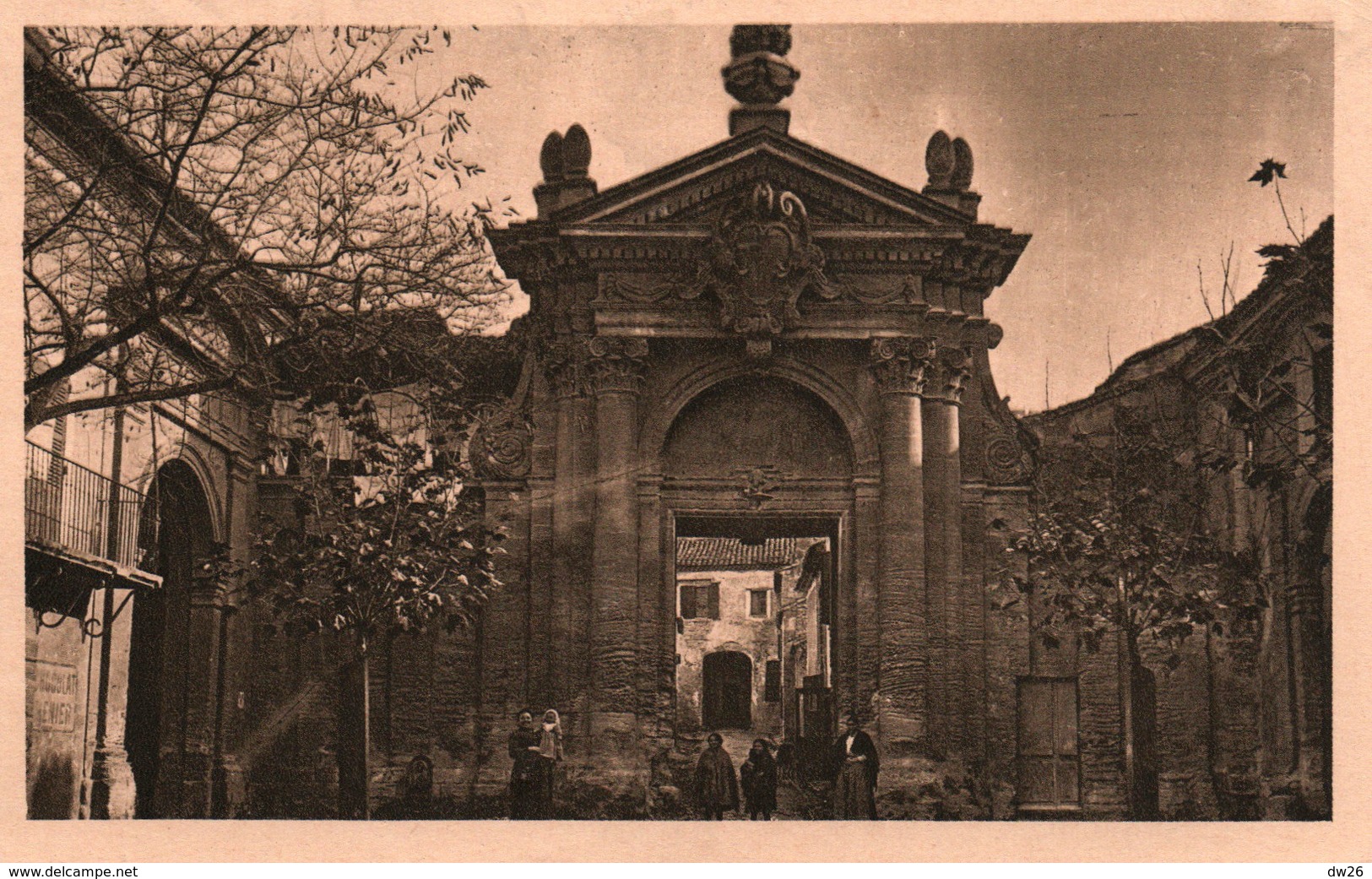 Villeneuve Les Avignon - Portail Et Cour De L'ancienne Chartreuse - Edition Combier - Carte Non Circulée - Villeneuve-lès-Avignon