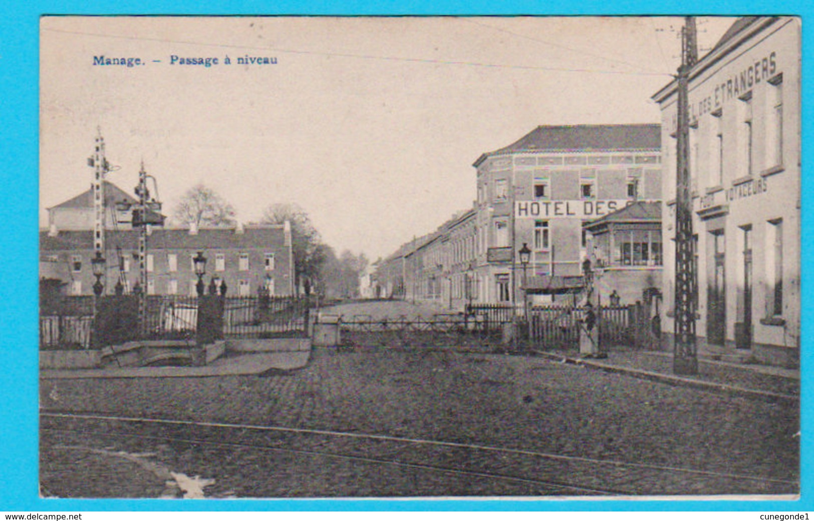 CPA MANAGE : Passage à Niveau - Petite Anim. Et Hôtels - Circulée En 1910 - Phot. Bertels, R. Rogier Brux.- 2 Scans - Manage