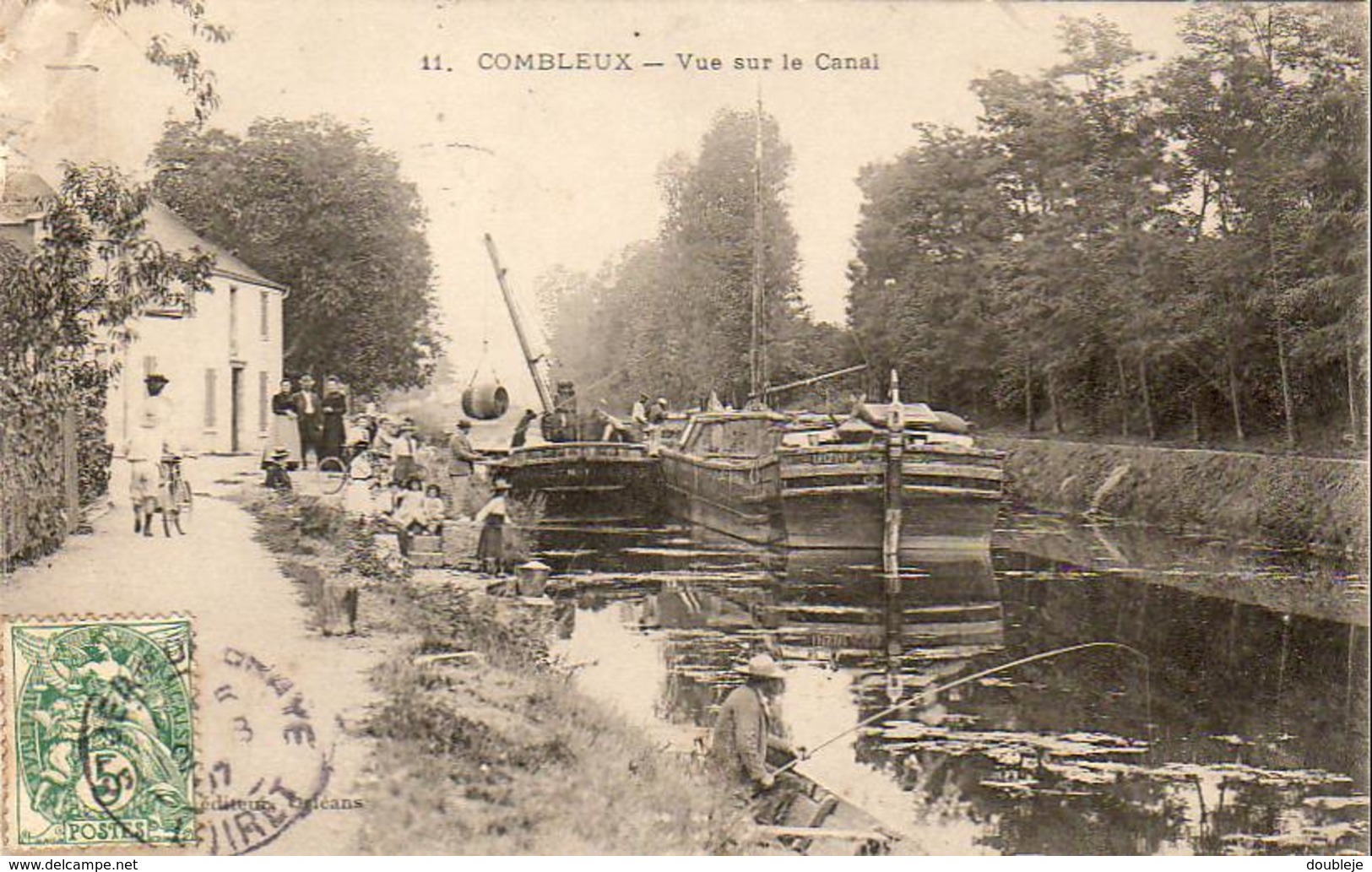 D45  COMBLEUX  Vue Sur Le Canal  ........ Avec Péniches Et Chergement De Barriques Et Pêcheur à La Ligne - Autres & Non Classés