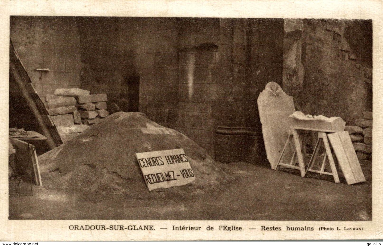 ORADOUR SUR GLANE INTERIEUR DE L'EGLISE RESTES HUMAINS - Oradour Sur Glane