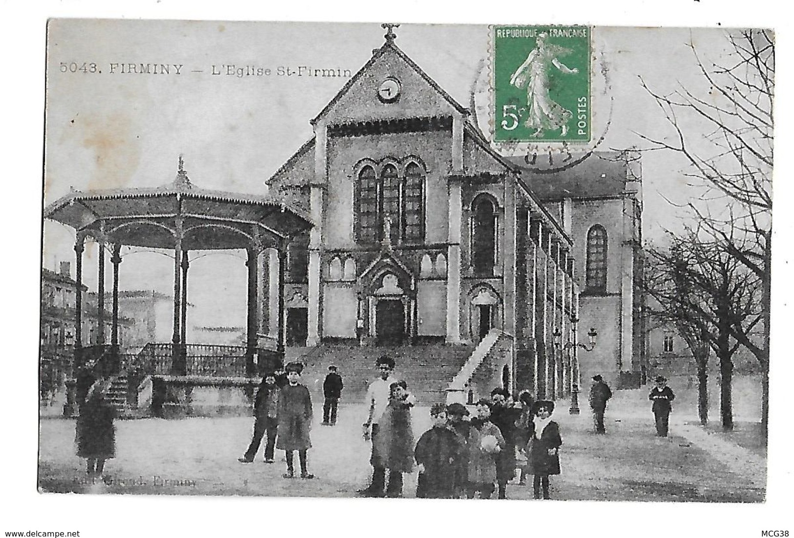 42  -  FIRMINY  -  L ' Eglise  St  Firmin  Et  Le  Kiosque  (  Très  Animée ) - Firminy