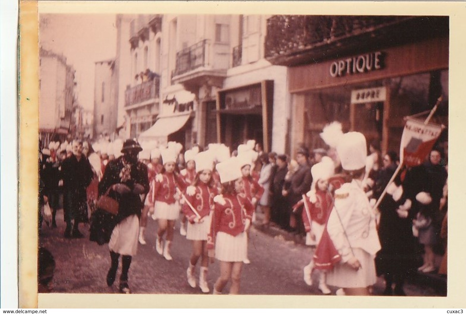 11 -PHOTO - Narbonne -carnaval  Sur Les Barques - 1969 ? -  Majorettes - Narbonne