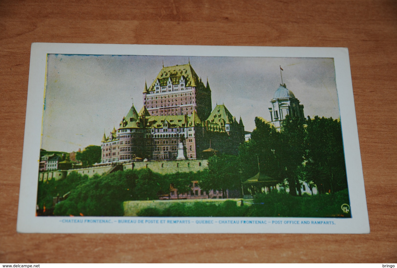 3115-         CANADA, QUEBEC, CHATEAU FRONTENAC, BUREAU DE POSTE ET REMPARTS - Québec - Château Frontenac