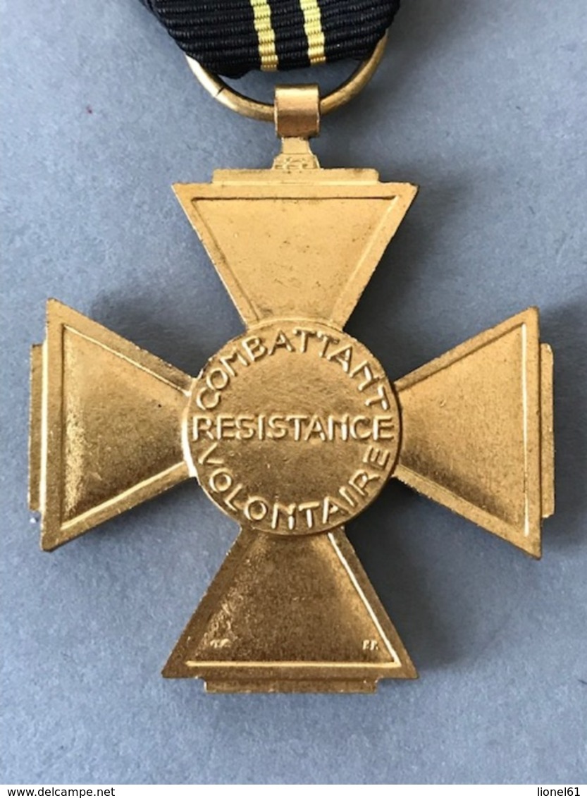 Médaille Combattant Volontaire De La Résistance  (Provenant Du Cadre  Fabriqué  Le Propriétaire  était Sculpteur JT... - Autres & Non Classés