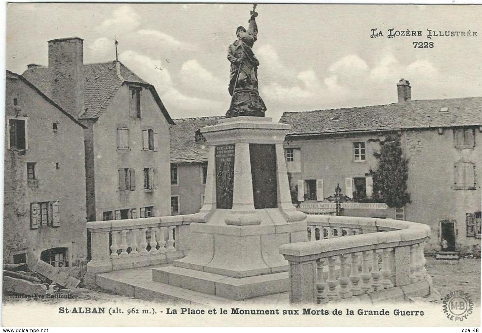 LOZERE : St Alban, La Place Et Le Monument Aux Morts... - Saint Alban Sur Limagnole