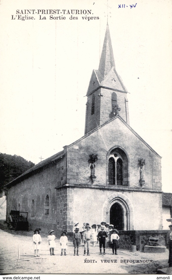 87. HAUTE-VIENNE - SAINT-PRIEST TAURION. L'Eglise. La Sortie Des Vêpres. - Saint Priest Taurion