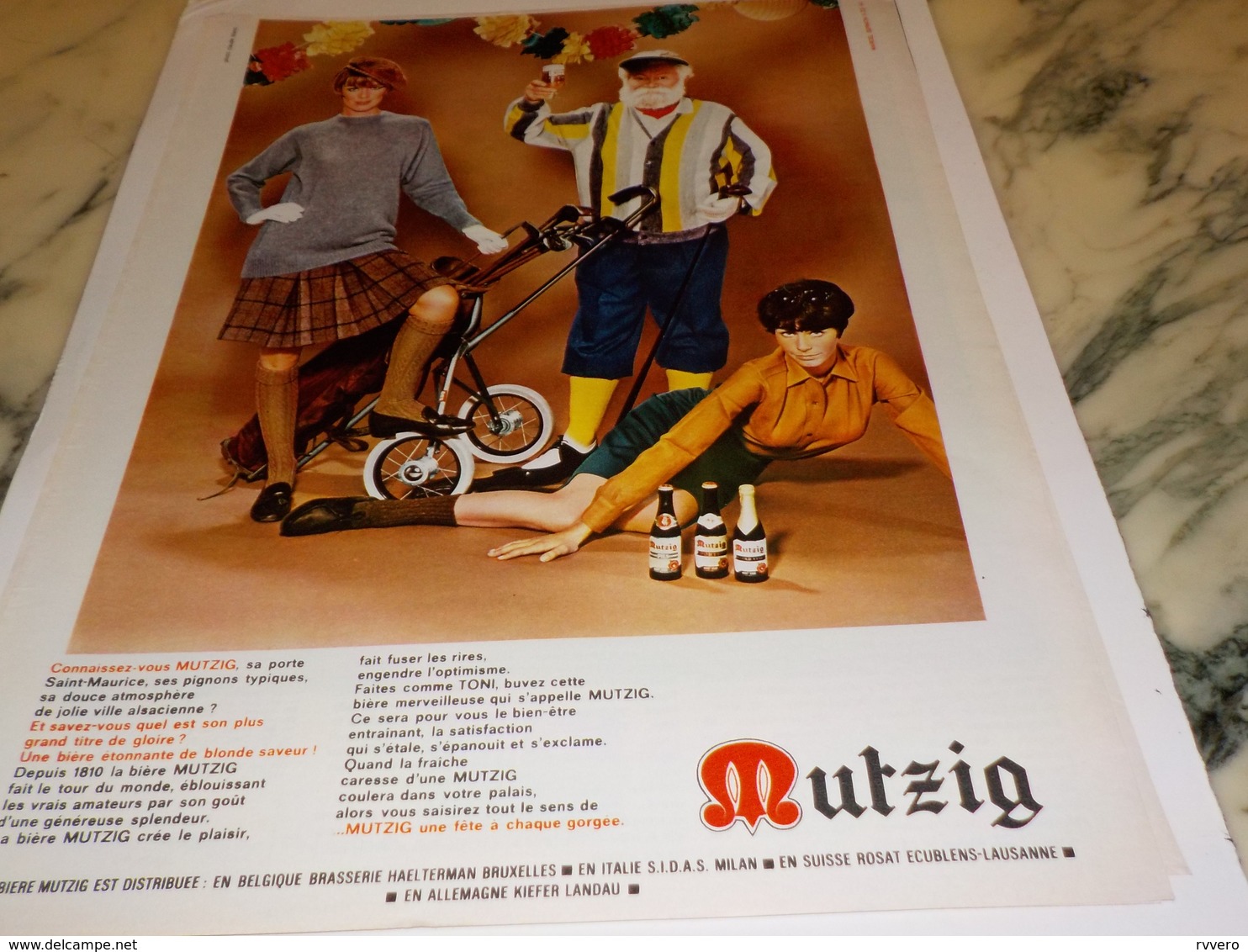 ANCIENNE PUBLICITE BIERE MUTZIG DE PERE EN FILS 1967 - Alcools