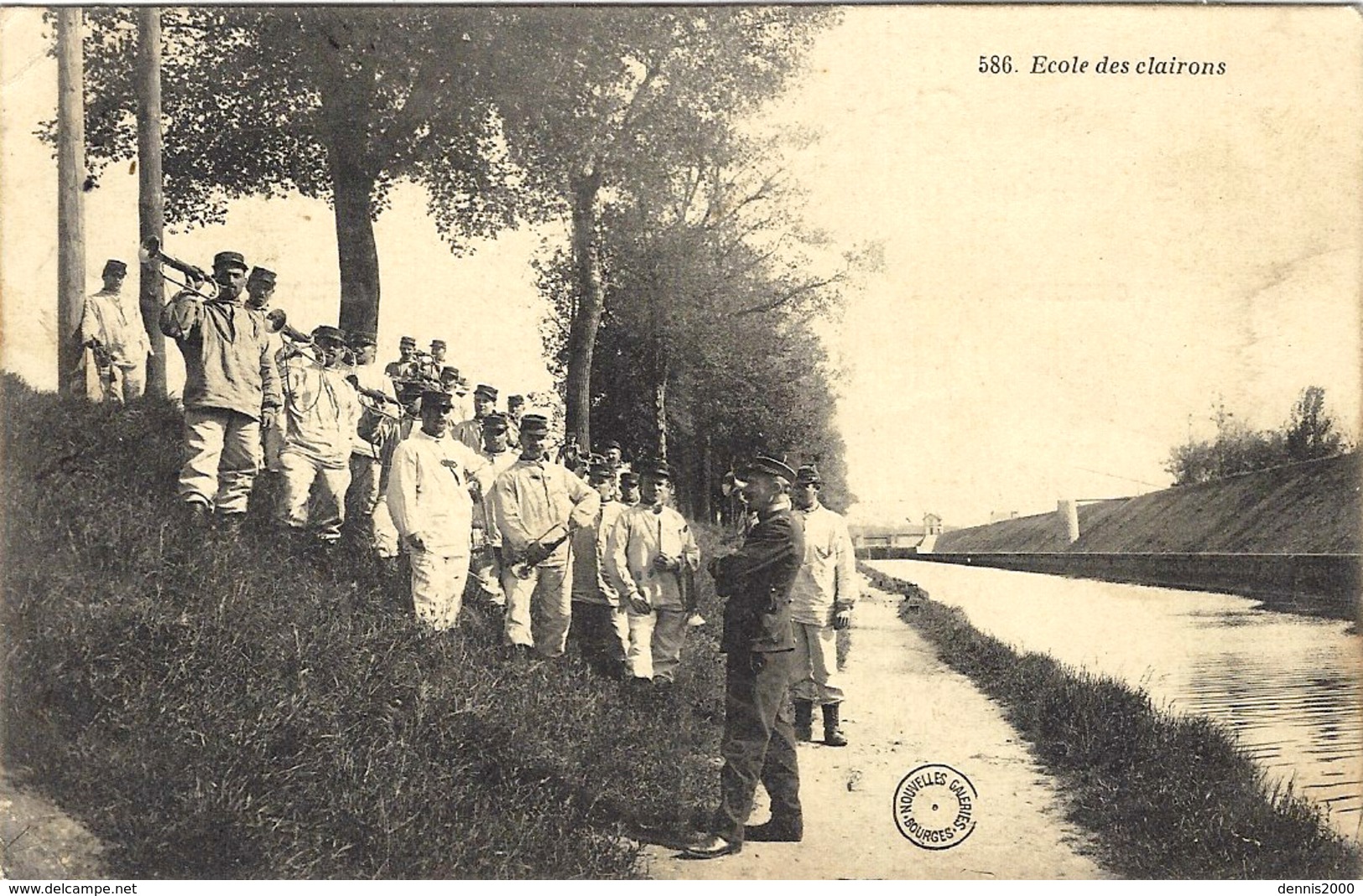 1917 - Groupe De Soldats  - 586- Ecole De Clairons - Ed.  Nouvelles Galeries - BOURGES - - Guerra 1914-18