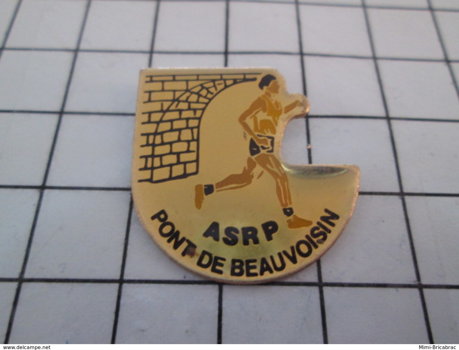 713h Pin's Pins / Beau Et Rare / THEME : SPORTS / ATHLETISME ASRP PONT DE BEAUVOISIN - Athlétisme