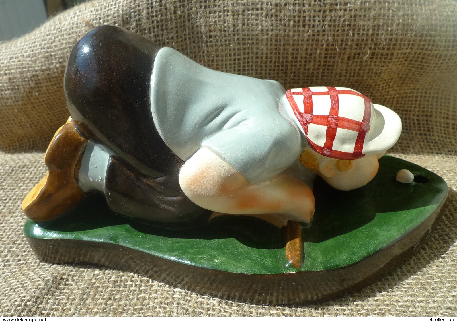 VTG SPORT GOLF Handmade Ceramic Figurine Golfer Blowing Ball In Hole Mark IC Lc - Kleding, Souvenirs & Andere