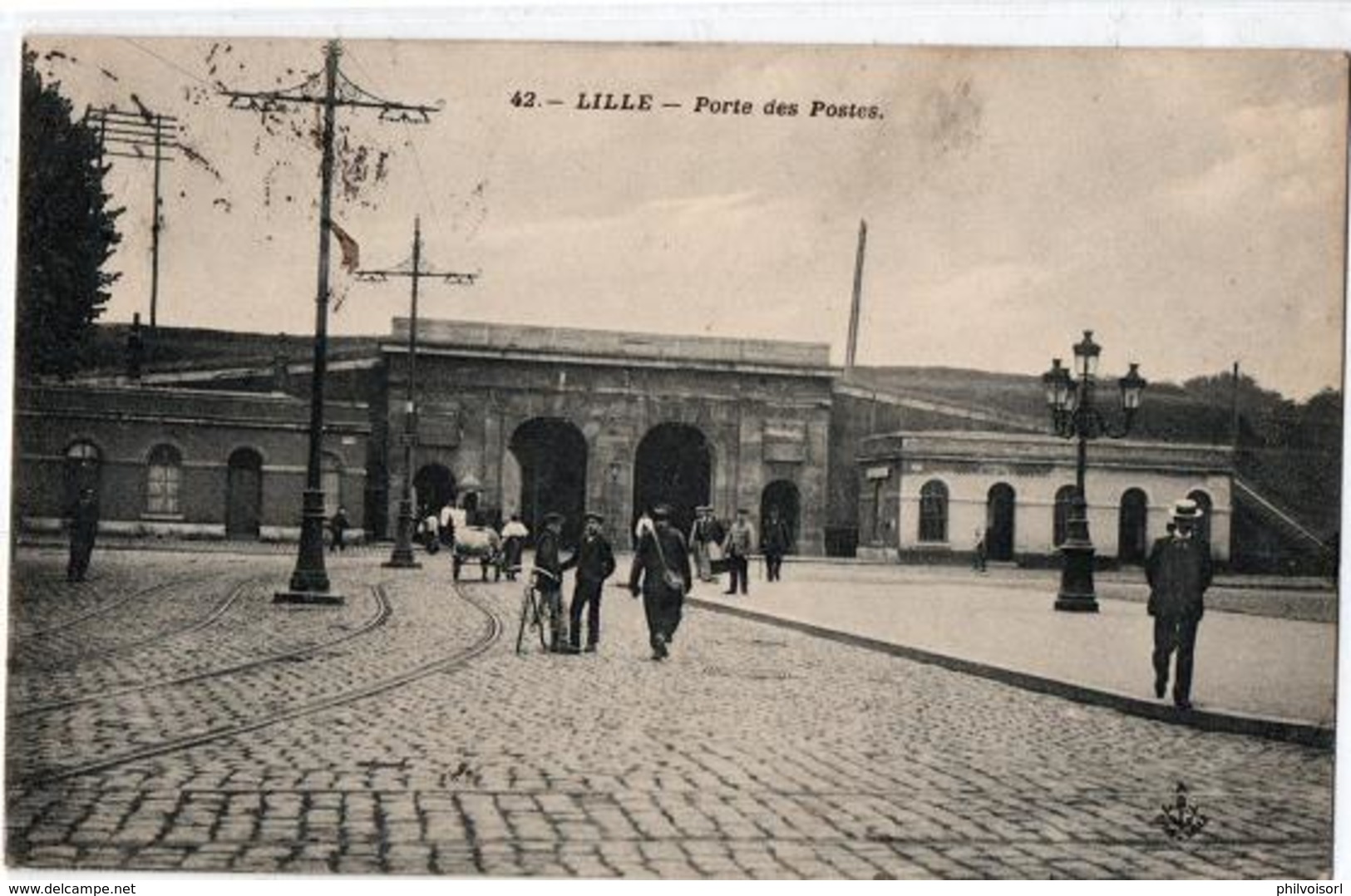 LILLE PORTE DES POSTES TRES ANIMEE - Lille