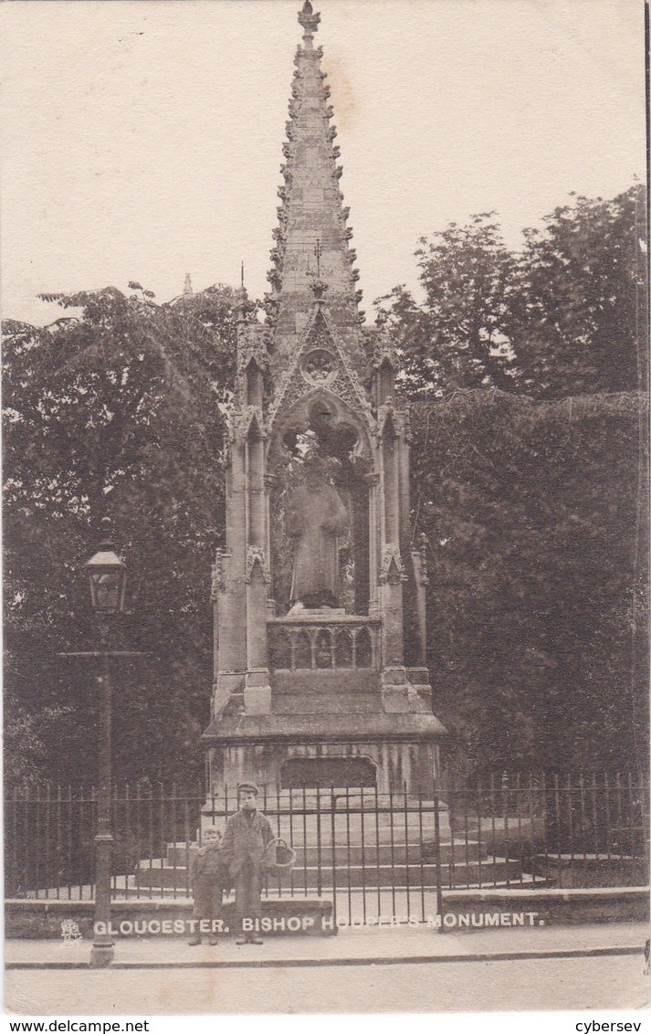 GLOUCESTER - Bishop Hooper's Monument - Gloucester