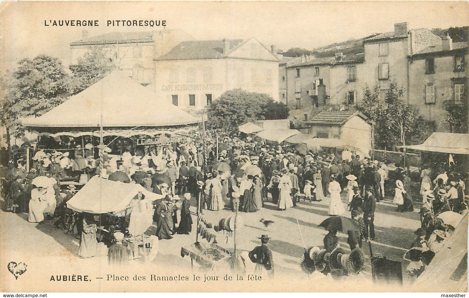 AUBIERE Place Des Ramacles Le Jour De La Fête ( Manège Forain ) - Aubiere