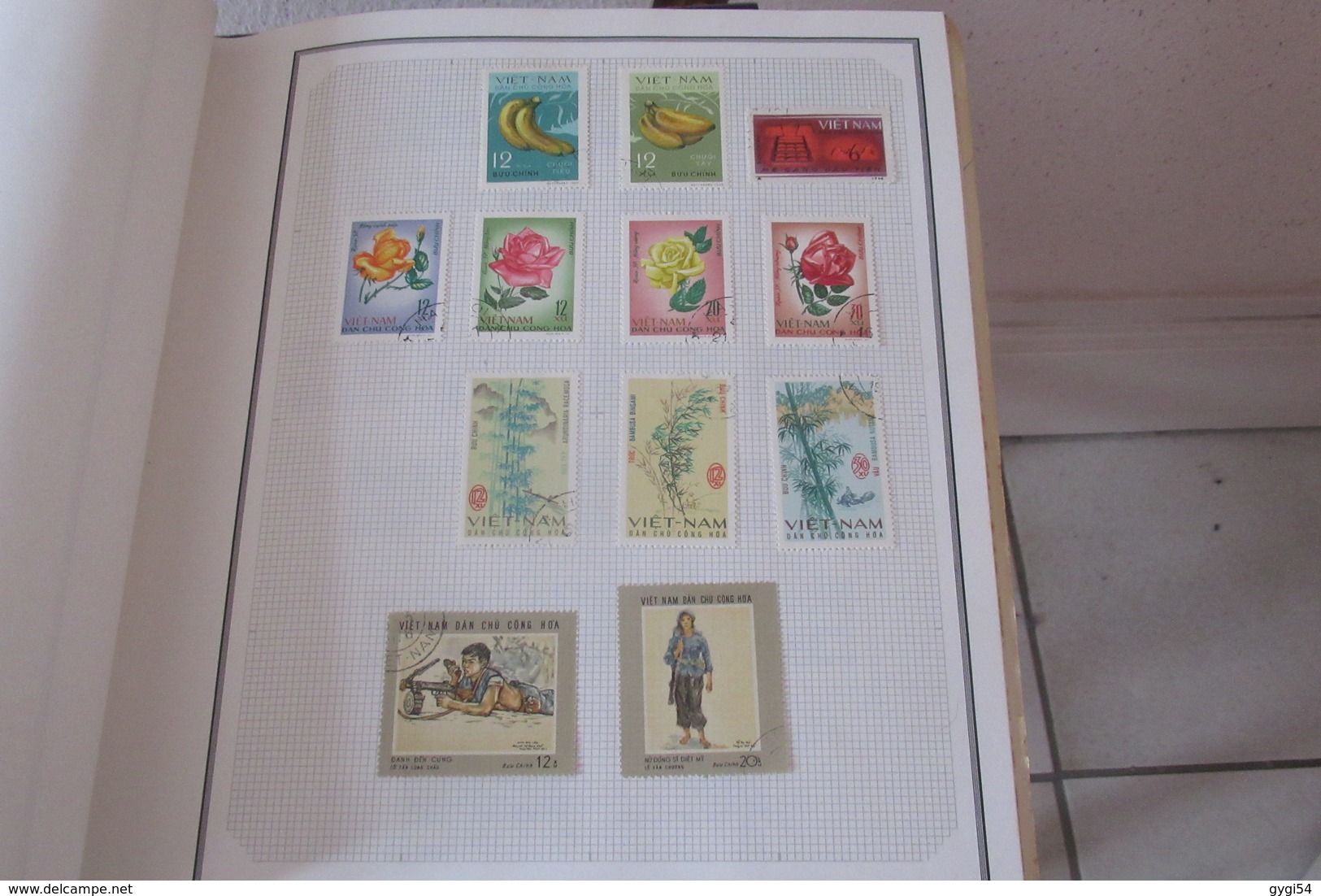 Collection de timbres divers  du Monde  dont Monaco    74  scans