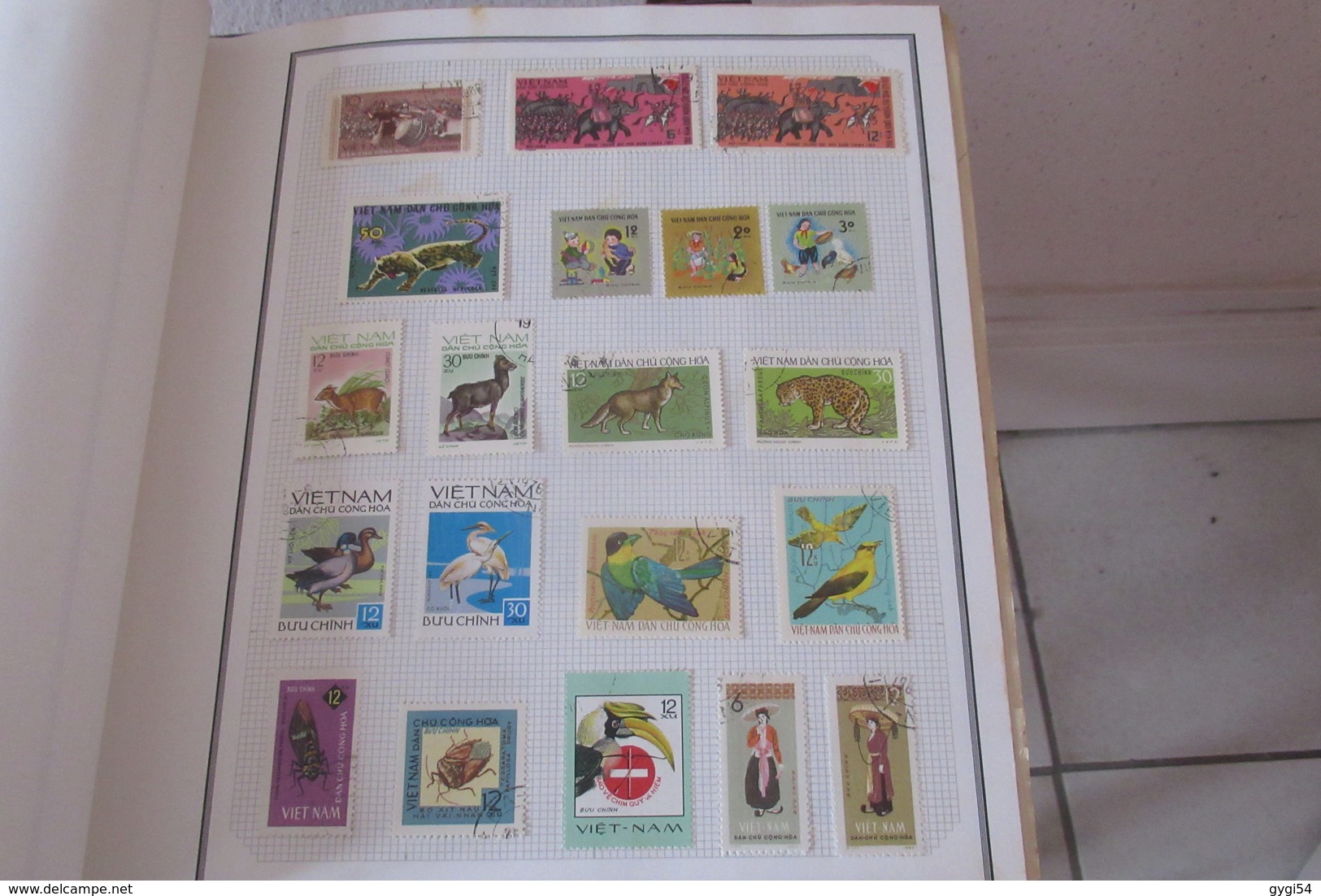 Collection de timbres divers  du Monde  dont Monaco    74  scans