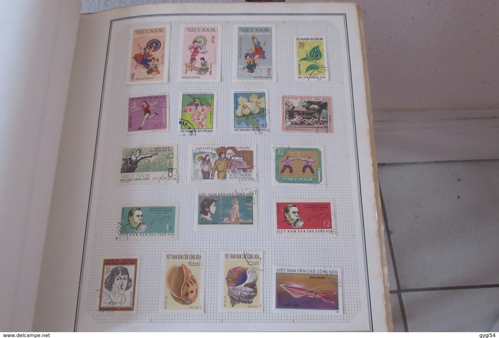 Collection de timbres divers  du Monde  dont Monaco    74  scans