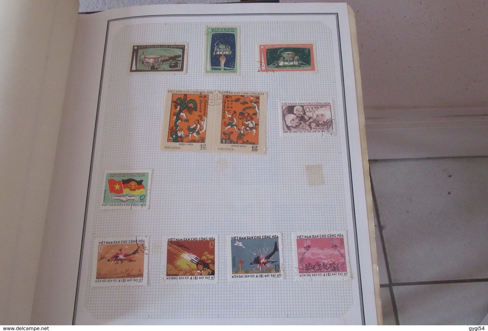 Collection de timbres divers  du Monde  dont Monaco    74  scans