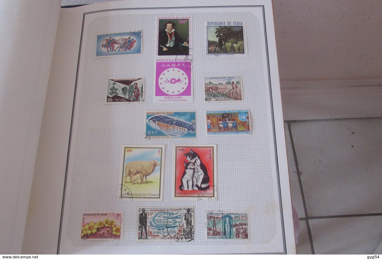 Collection de timbres divers  du Monde  dont Monaco    74  scans