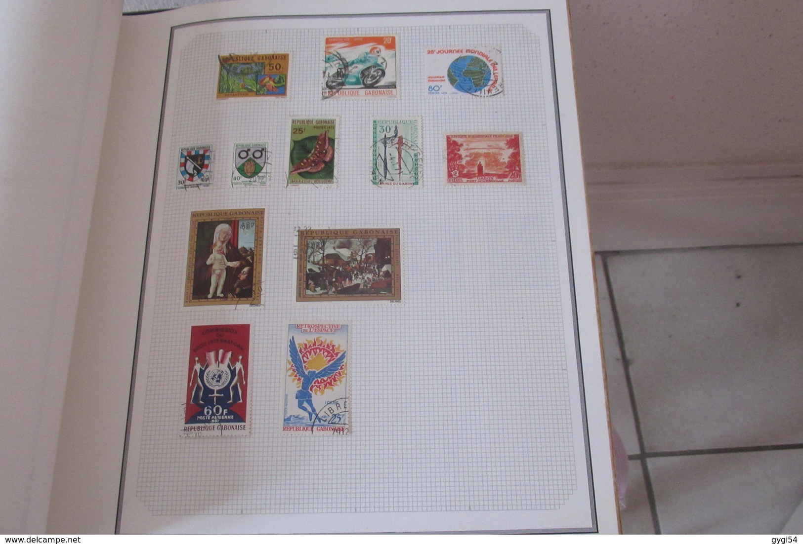 Collection de timbres divers  du Monde  dont Monaco    74  scans