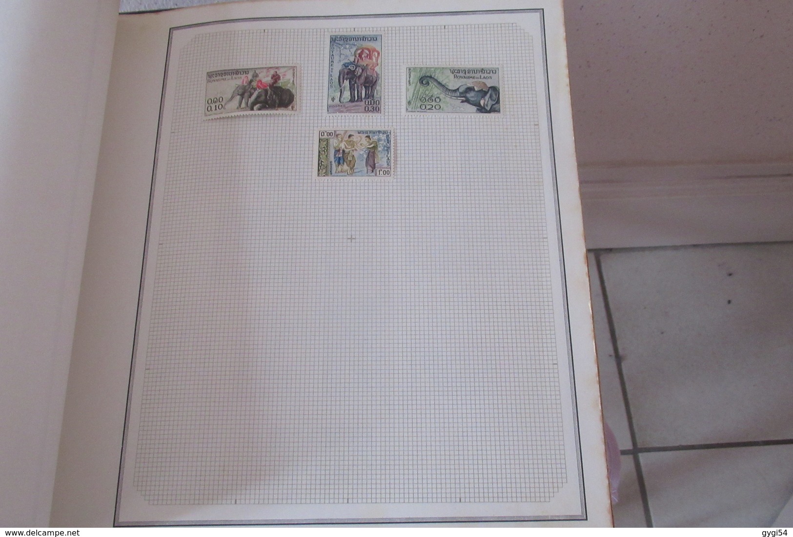 Collection de timbres divers  du Monde  dont Monaco    74  scans