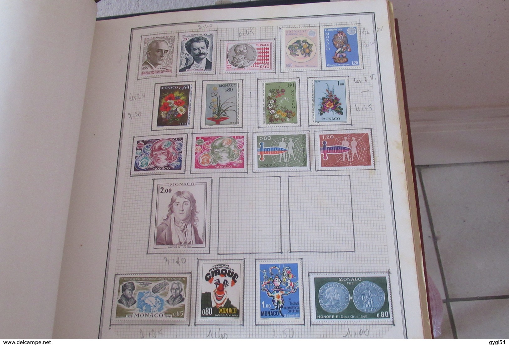 Collection de timbres divers  du Monde  dont Monaco    74  scans