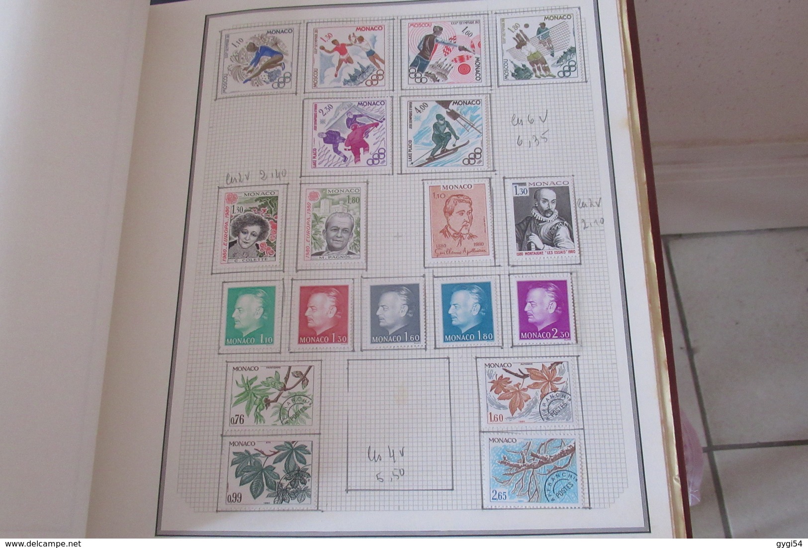 Collection de timbres divers  du Monde  dont Monaco    74  scans