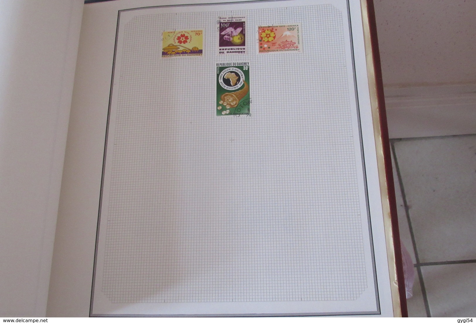 Collection de timbres divers  du Monde  dont Monaco    74  scans