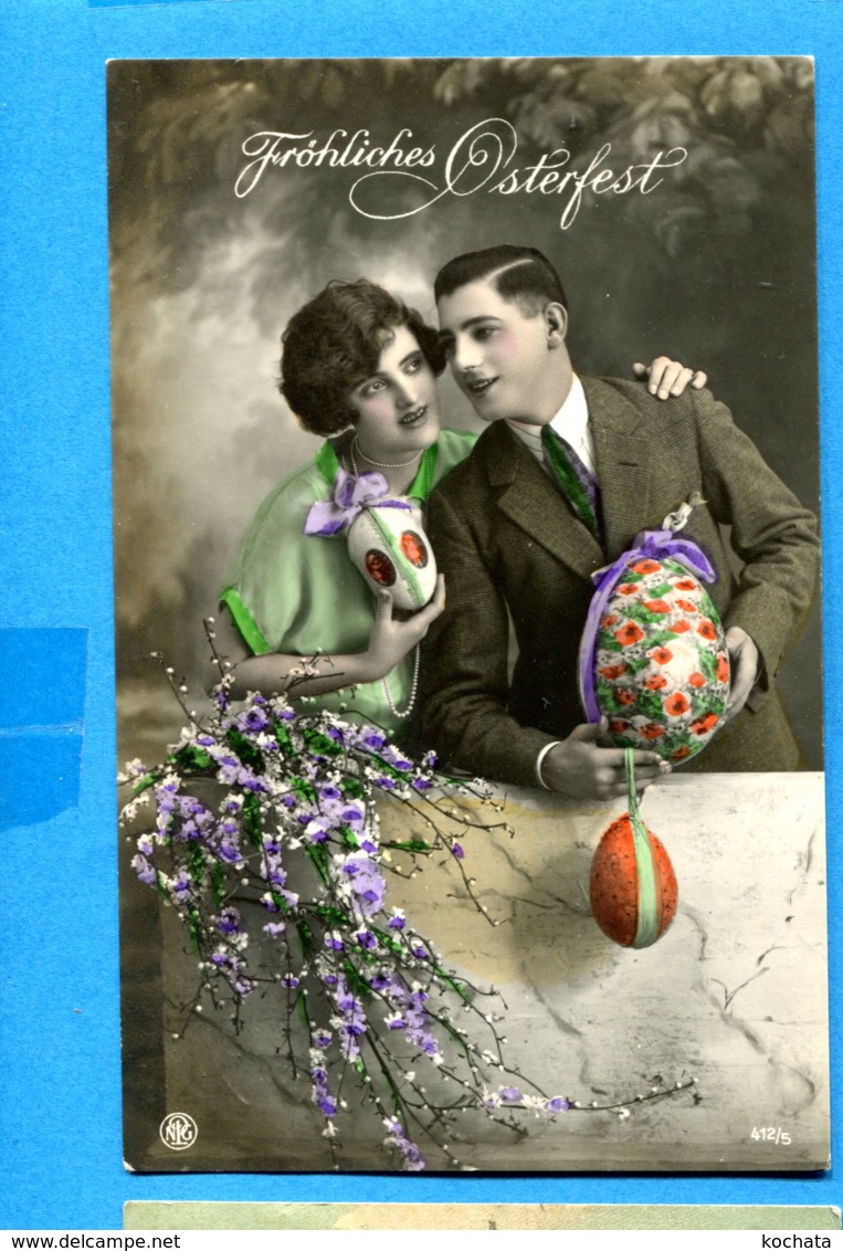NY437, Joyeuses Pâques, Couple, Oeufs De Pâque Décorés,  Circulée 1928 - Ostern