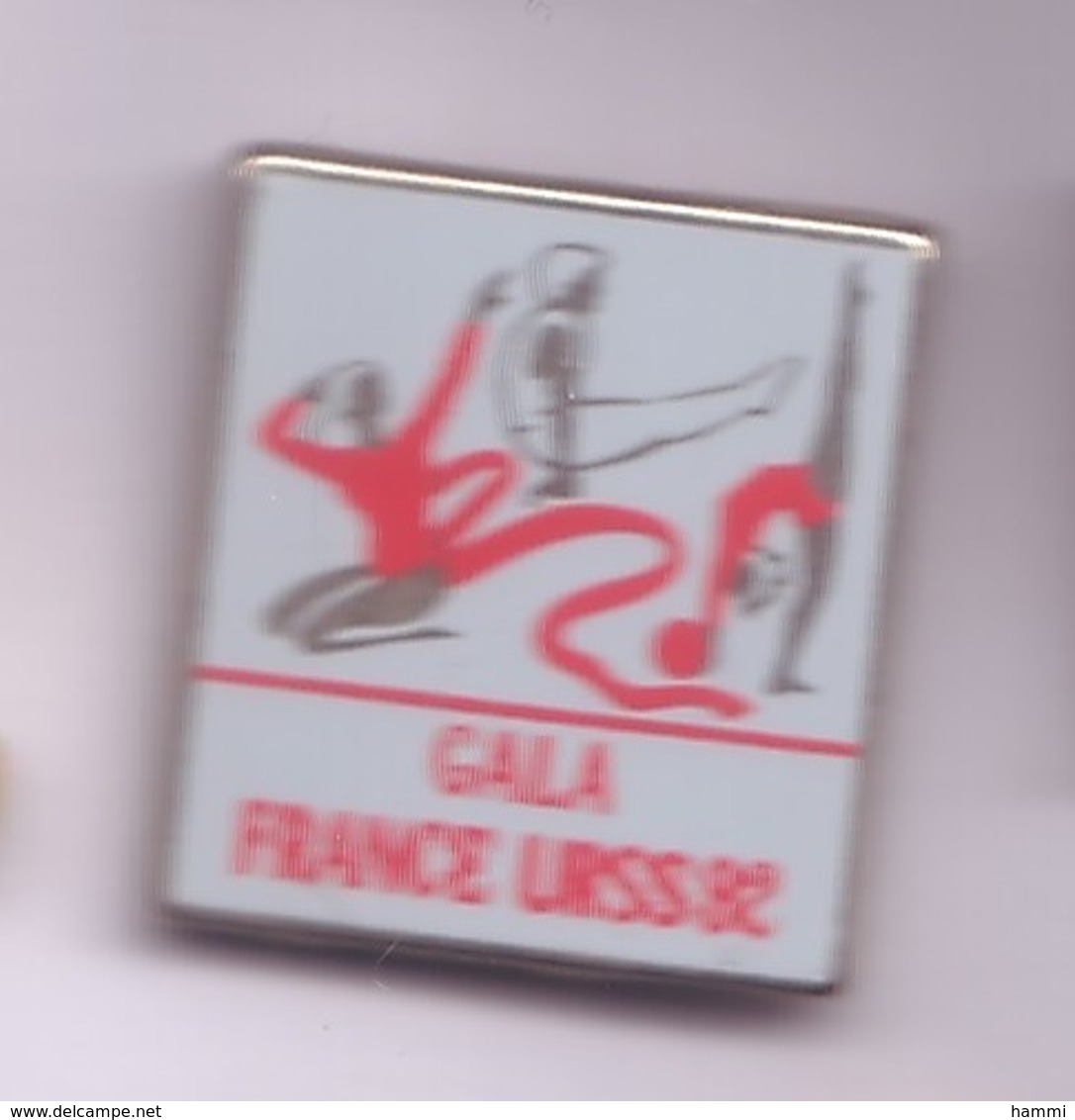 SP385 Pin's Gym Gymnastique Gala France URSS 92 Ruban Poutre Achat Immédiat - Gymnastique