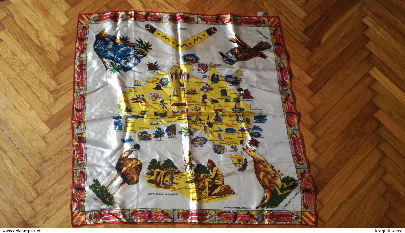 AUSTRALIA VINTAGE WOMAN WOMEN SCARF WRAP KOALA KANGAROO BOOMERANG EMU SOUVENIR MAP EMU ABORIGINES AUSTRALIEN SCHAL - Hoofddoeken En Sjaals