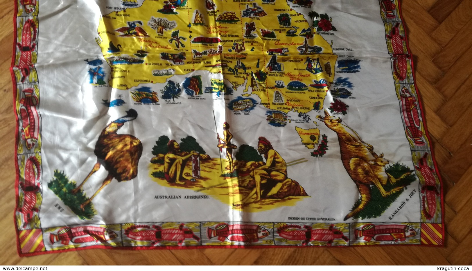 AUSTRALIA VINTAGE WOMAN WOMEN SCARF WRAP KOALA KANGAROO BOOMERANG EMU SOUVENIR MAP EMU ABORIGINES AUSTRALIEN SCHAL - Foulards