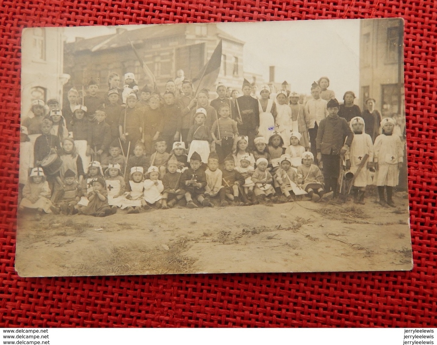 A IDENTIFIER  -  Photo De Groupe -  " Croix Rouge " - " Rode Kruis " - Deurne ??? - A Identifier