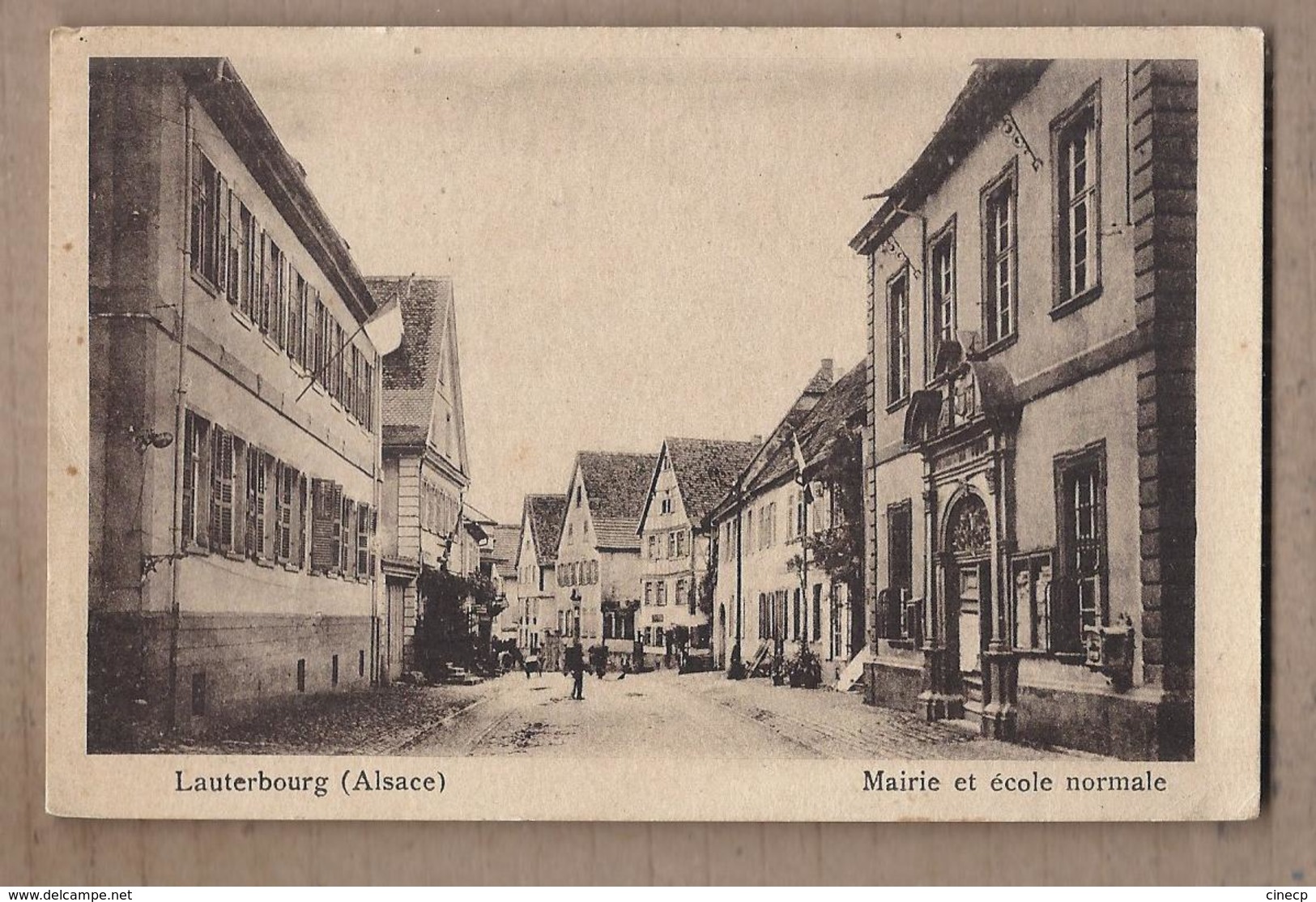 CPA 67 - LAUTERBOURG ( Alsace ) - Mairie Et école Normale - TB PLAN Rue CENTRE VILLAGE ANIMATION - Lauterbourg