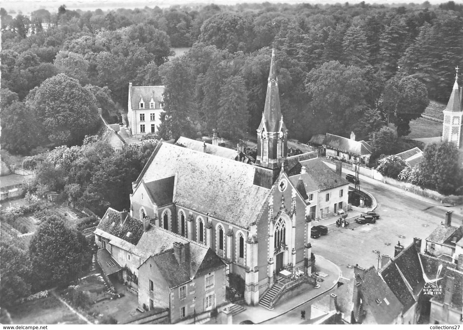 37-BEAUMONT-LA-RONCE-L'EGLISE VUE DU CIEL - Beaumont-la-Ronce