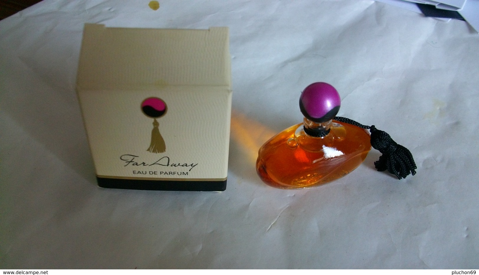 Miniature De Parfum Avon Far Away - Miniatures Femmes (avec Boite)