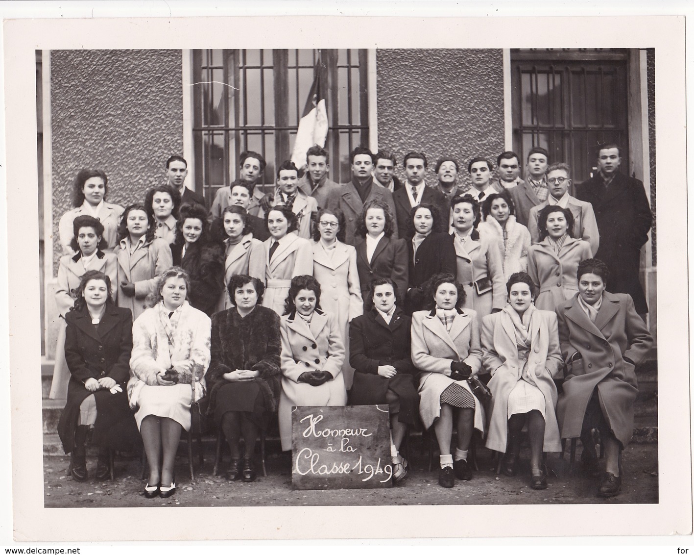 Drome Saint Vallier : Honneur à La Classe 1949 - Photo Prise Devant La Poste : Format 18cm X 23,5cm - - Identified Persons