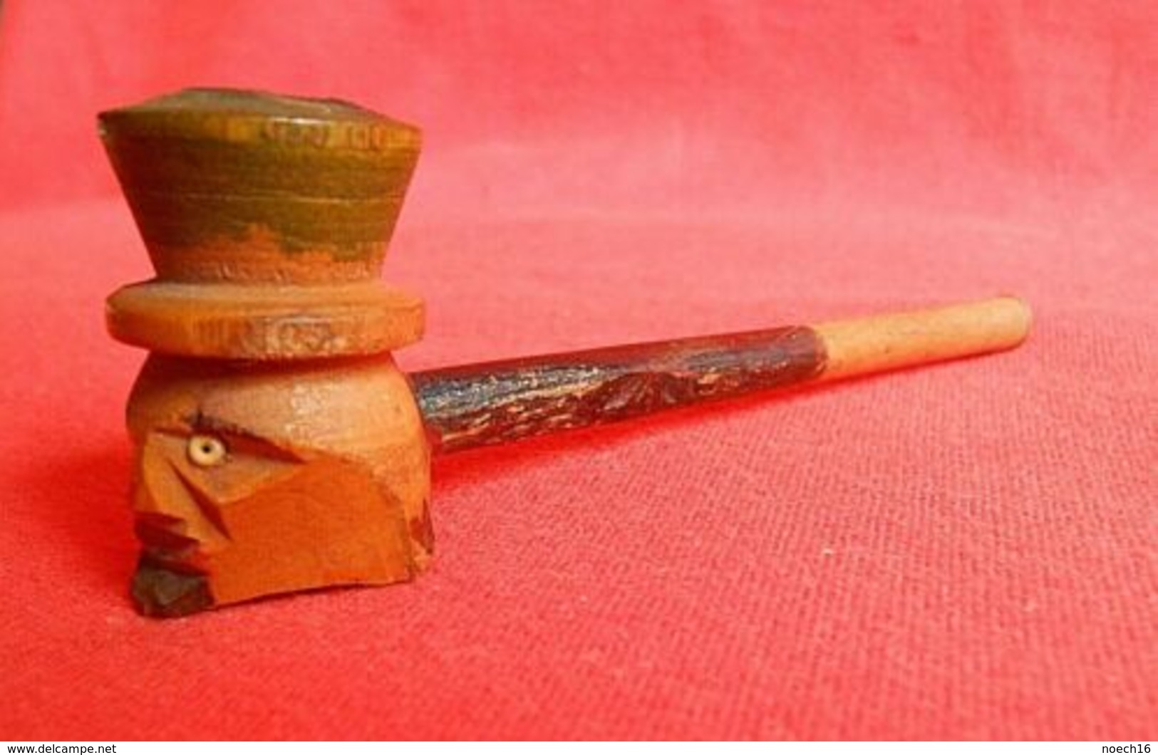 Petite Pipe En Bois Sculpté - Other & Unclassified